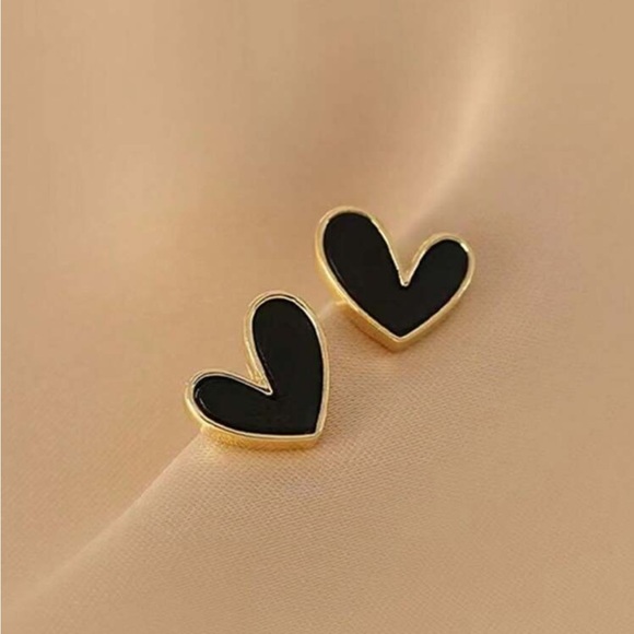 Jewelry - Black Heart Earrings NWT